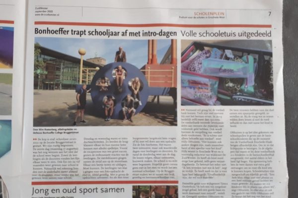 Gespot: Bruggerstraat-leerlingen samen met de burgemeester van Enschede