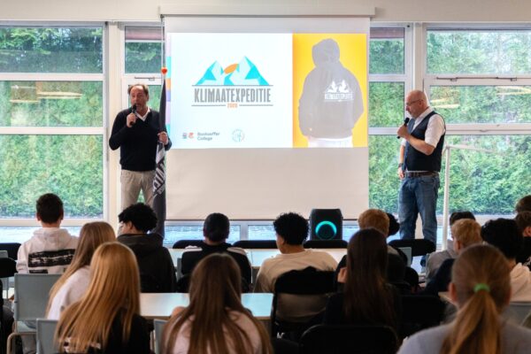 Vmbo-leerlingen Bonhoeffer College op klimaatexpeditie naar Zwitserland